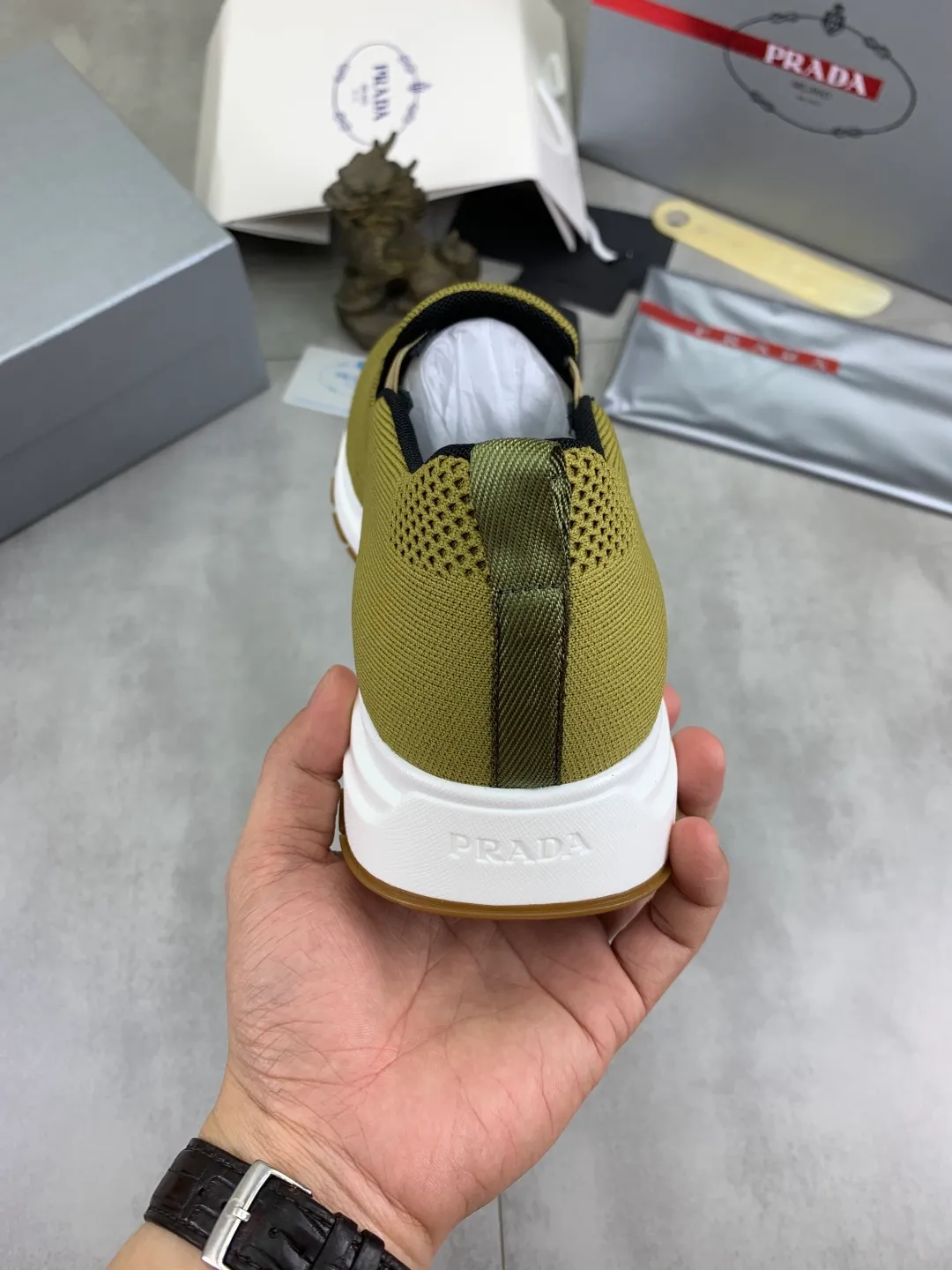 Men's shoes 💰P560💰[New model] Flying weave series (summer must-have) is now available on the official website, 🆘 Trendy brand (Prada) mainly promotes popular models, avant-garde and versatile fashionable men's shoes, private version molding, cowhide surface splicing 1:1.. Simple fashion, original imported cowhide lining and cowhide feet; the atmosphere and personality are more fashionable, eye-catching and pursuing class. It will subvert the old idea and be a must-have for fashion trendsetters with you! Must keep it for yourself! High-end comfort and low-end, high-end quality workmanship. Size: 38-45 6️⃣colors available.